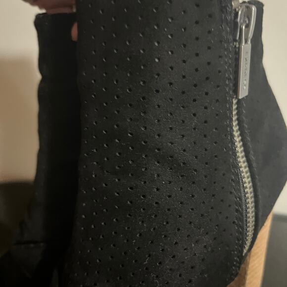 Express Shoes Black Perforated Double Zip Peep Toe Faux Suede Heels 7 - Picture 7 of 12